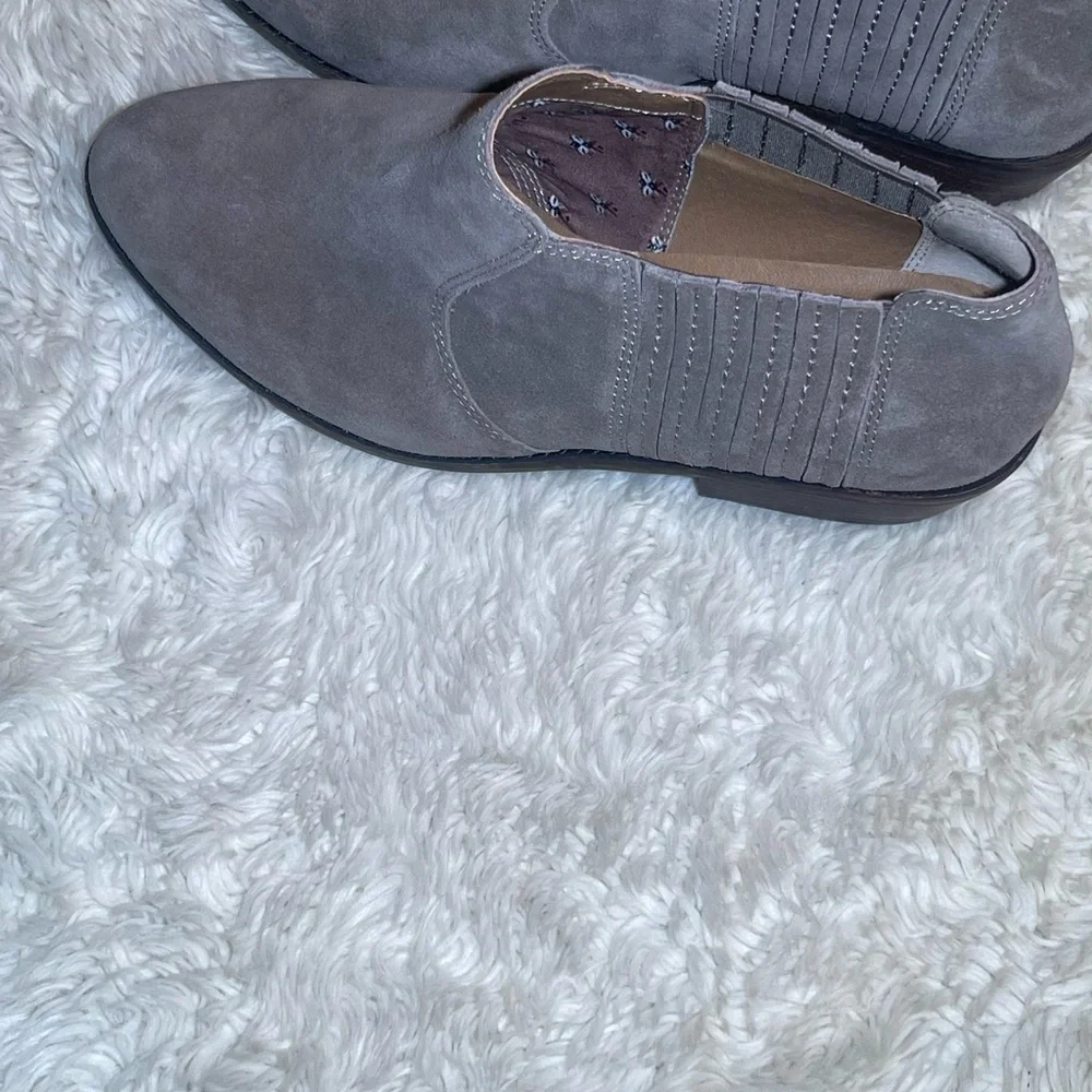 Lucky Brand women’s Gray Suede ankle boots size 9.5
